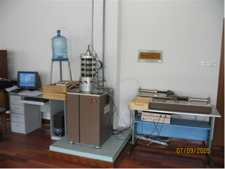 同济大学UNSAT非鼓和土三轴仪+DYNTTS伺服电机节造的动三轴仪