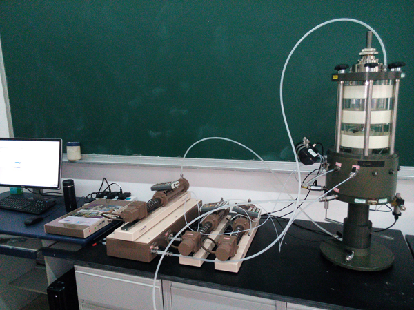 中国地质大学北京 UNSAT非鼓和土三轴仪